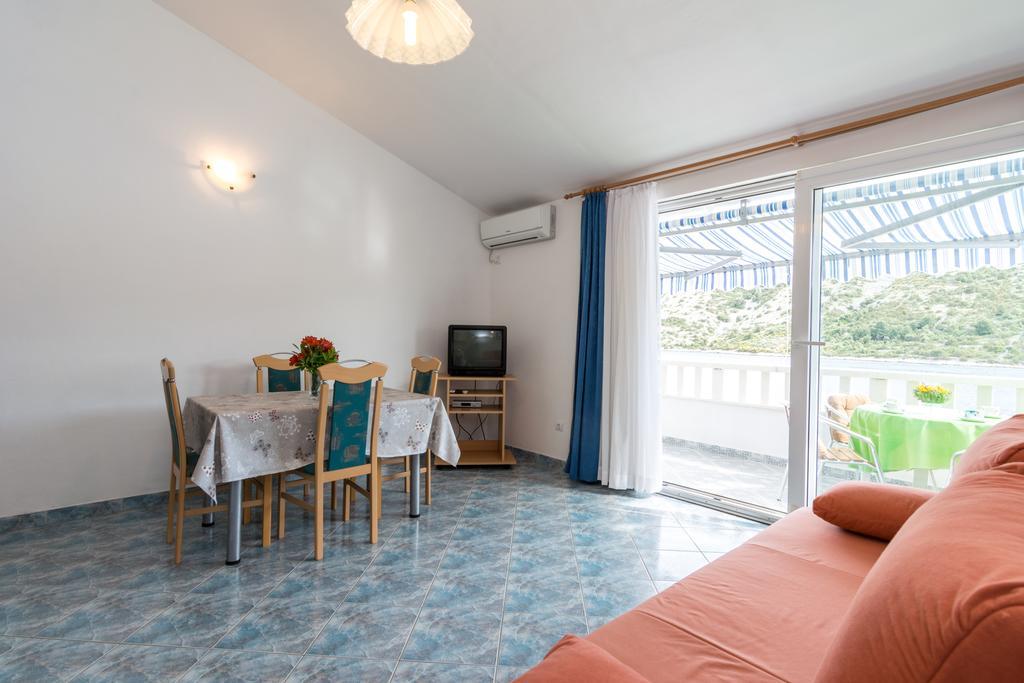 Apartments Mirko Vinišće 部屋 写真