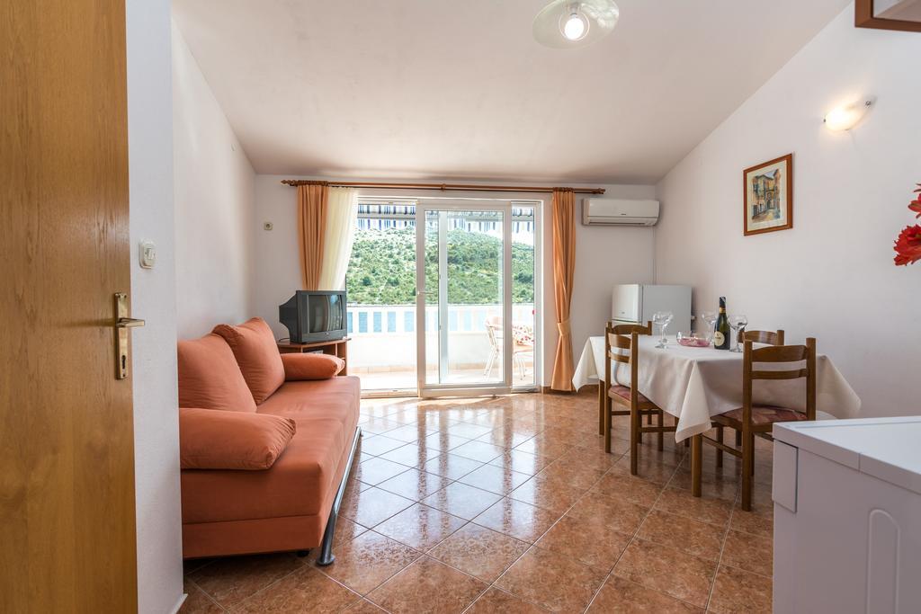 Apartments Mirko Vinišće エクステリア 写真